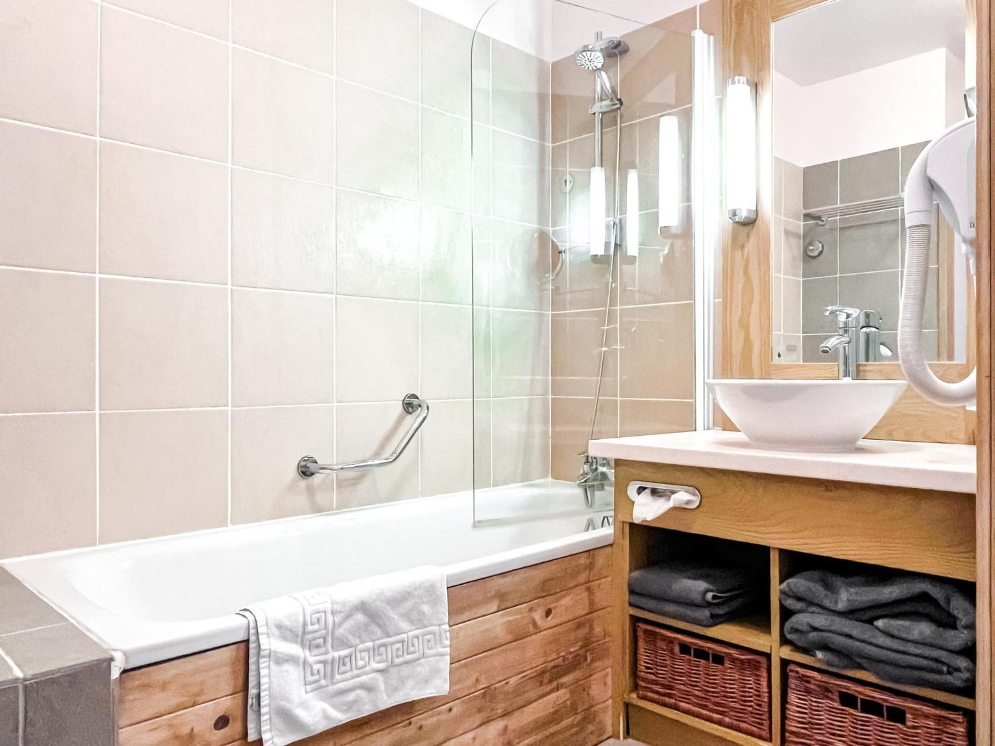 Large One-Bedroom Apartment, Wheelchair Adapted, Les Terrasses D'Eos Flaine Exterior photo